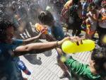 Miles de personas llenan Vilagarcía en la Fiesta del Agua más multitudinaria
