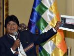 Bolivian President Evo Morales Ayma shows a photog