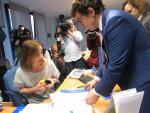 El alcalde de Salamanca presenta los avales "convencido" de tener el apoyo "mayoritario" de los afiliados