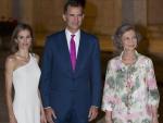 Los Reyes Felipe y Letizia en su primera recepción en Mallorca