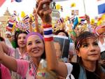 El primer ministro tailandés propone a los "camisas rojas" elecciones el 14 de noviembre