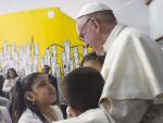 El papa Francisco visita un hospital de niños en México