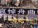 China vive un día de luto oficial por los más de 1.230 muertos por un alud