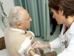 Una sentencia confirma que los enfermeros no podrán vacunar de la gripe en octubre sin prescripción previa del médico