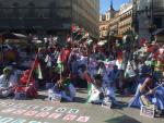 Una veintena de saharauis se encadenan de forma simbólica en Madrid en rechazo a las condenas de presos políticos