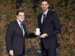 Rajoy dice que los datos le han dado una "enorme alegría y gasolina" para seguir combatiendo la crisis