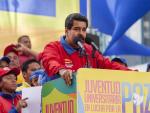 Maduro pide a intelectuales ayudarle en la construcción de un nuevo Estado