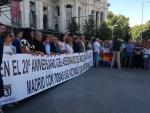 La polémica de la pancarta marca la concentración del Ayuntamiento de Madrid en recuerdo de Miguel Ángel Blanco