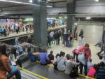 Sindicatos de Metro ven "contradictoria" la actitud de la dirección de TMB con la huelga