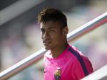 Iniesta no viaja a Villarreal por lesión; Neymar recibe el alta médica