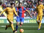 El Barcelona se impuso al Levante con autogol de Navarro / AFP