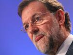 Rajoy se propone restar peso político a las cajas y pone como ejemplo a La Caixa