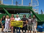 Cargos de IU presentan a Greenpeace sus campañas contra "proyectos especulativos" en Málaga
