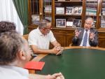 La nueva ejecutiva provincial de CCOO visita al presidente de la Diputación, Gabriel Amat