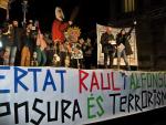 Medio millar de personas piden en Barcelona retirar los cargos a los dos titiriteros de Madrid