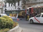 Arde un autobús de EMT en la calle Velázquez, que ha tenido que ser desalojado sin heridos