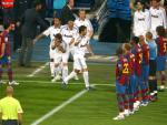 El Barcelona, haciendo el pasillo de campeón al Real Madrid el 7 de mayo de 2008