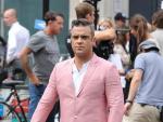Robbie Williams cambia los extraterrestres por la moda