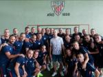 La plantilla del Athletic se rapa la cabeza en apoyo de Yeray Álvarez