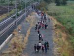 Miles de inmigrantes esperan para poder cruzar la frontera entre Grecia y Macedonia.