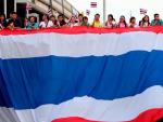El primer ministro tailandés propone a los "camisas rojas" elecciones el 14 de noviembre