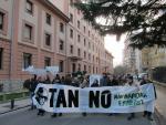 Una cadena humana rechaza la presencia de Navarra en la OTAN
