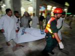 Al menos 35 muertos en un triple atentado suicida en un templo sufí de Pakistán