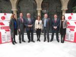 La alcaldesa de Córdoba ve "irrenunciable" reclamar la titularidad pública de la Mezquita