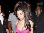 El padre de Amy Winehouse duerme mejor desde la muerte de su hija