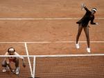 Venus y Serena Williams disputarán el título de dobles a Gulko y Pennetta