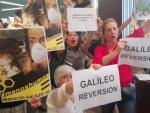 Vecinos de Chamberí comienzan Pleno enfrentados por corte de Galileo al grito de "reversión ya" y "peatonalización sí"