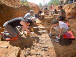 Encontrados los primeros restos de la fosa Pedraja en la que se trabajará dos semanas