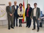 Dirigentes madrileños visitan el Polígono Sur para afrontar el reto del asentamiento de Cañada Real