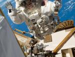 Cosmonautas acceden por primera vez a nuevo módulo científico ruso Rassvet