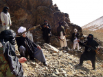 Grupo de muyahidines en algún lugar remoto de las montañas de Afganistán