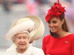 Isabel II recibe emocionada el apoyo de los británicos