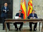 Camps informó a Rajoy de sus planes antes de comenzar el acto de Valencia