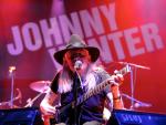 Johnny Winter muestra su lado más genuino a base de rock y blues