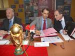 Del Bosque anima a los jóvenes a seguir el ejemplo de humildad de la Selección Española de Fútbol