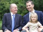 La infanta Leonor junto al Príncipe Felipe y el Rey Juan Carlos