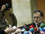 Rajoy tilda de "al menos pintoresca" la petición de Sánchez a Tsipras para que interceda ante Iglesias