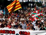 Miles de personas rechazan en San Sebastián el "tejerazo" sobre el Estatuto