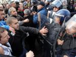 Miles de policías impiden la mayor manifestación en Argel de la última década