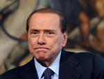 Berlusconi asegura no estar preocupado y reitera que seguirá con su Gobierno