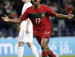 3-1. Nani y Ronaldo dan un balón de oxígeno a Portugal en el debut de Bento