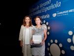 Carmen Sáenz recibe el reconocimiento en la categoría de alto cargo sanitario en los XI Premios Sanitaria 2000