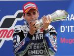 Lorenzo celebrando su victoria en el GP de Italia
