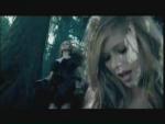 Avril Lavigne regresa menos rockera y más vulnerable