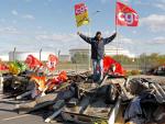 Los camioneros franceses bloquean puntos estratégicos del país