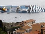 Vuelve al 'Costa Concordia' su capitán dos años después del naufragio